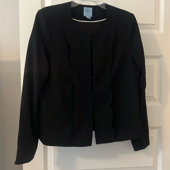 CeCe black blazer jacket with clasp scalloped design long sleeve SZ 12 workwear - Picture 3 of 16
